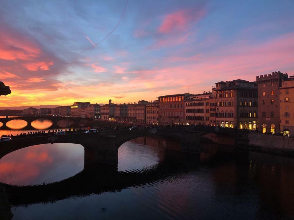 Historical Apartment Spectacular Arno View With Balcony From 12 Th Century. Florence Extérieur photo